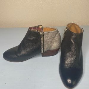 Anthropologie uxibal Dos Tonos ankle boots. Size 7